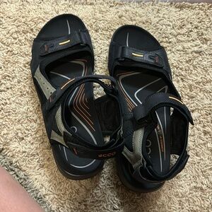 Men’s Ecco size 47 (Us13) sandals.